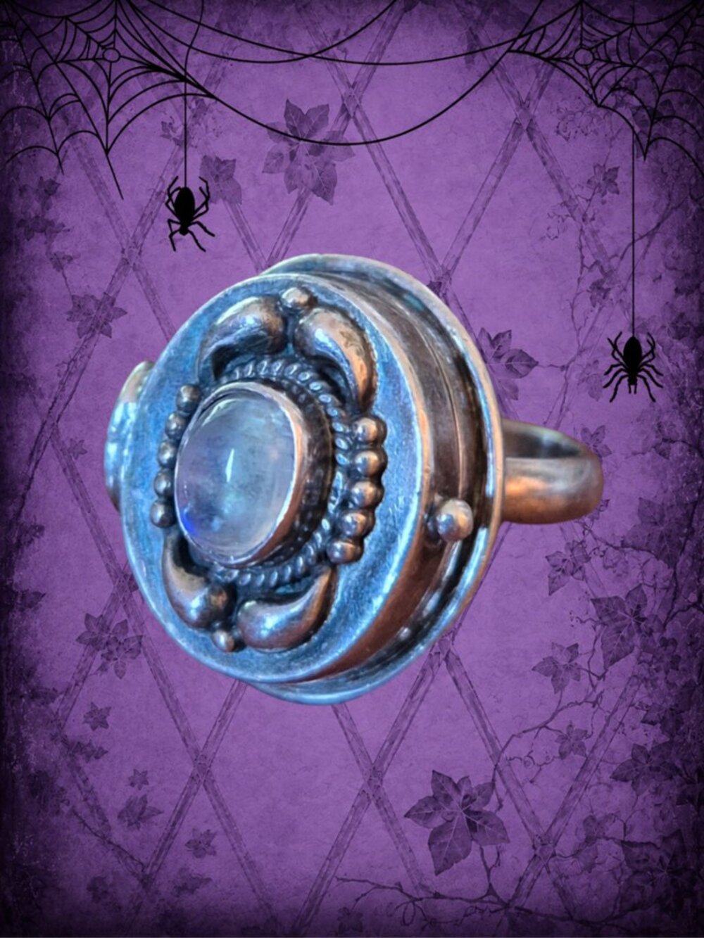 Beyond Midnight 🦉🧚‍♂️ Vintage 925 Silver & Moonstone Poison Ring Size 7 Hinged